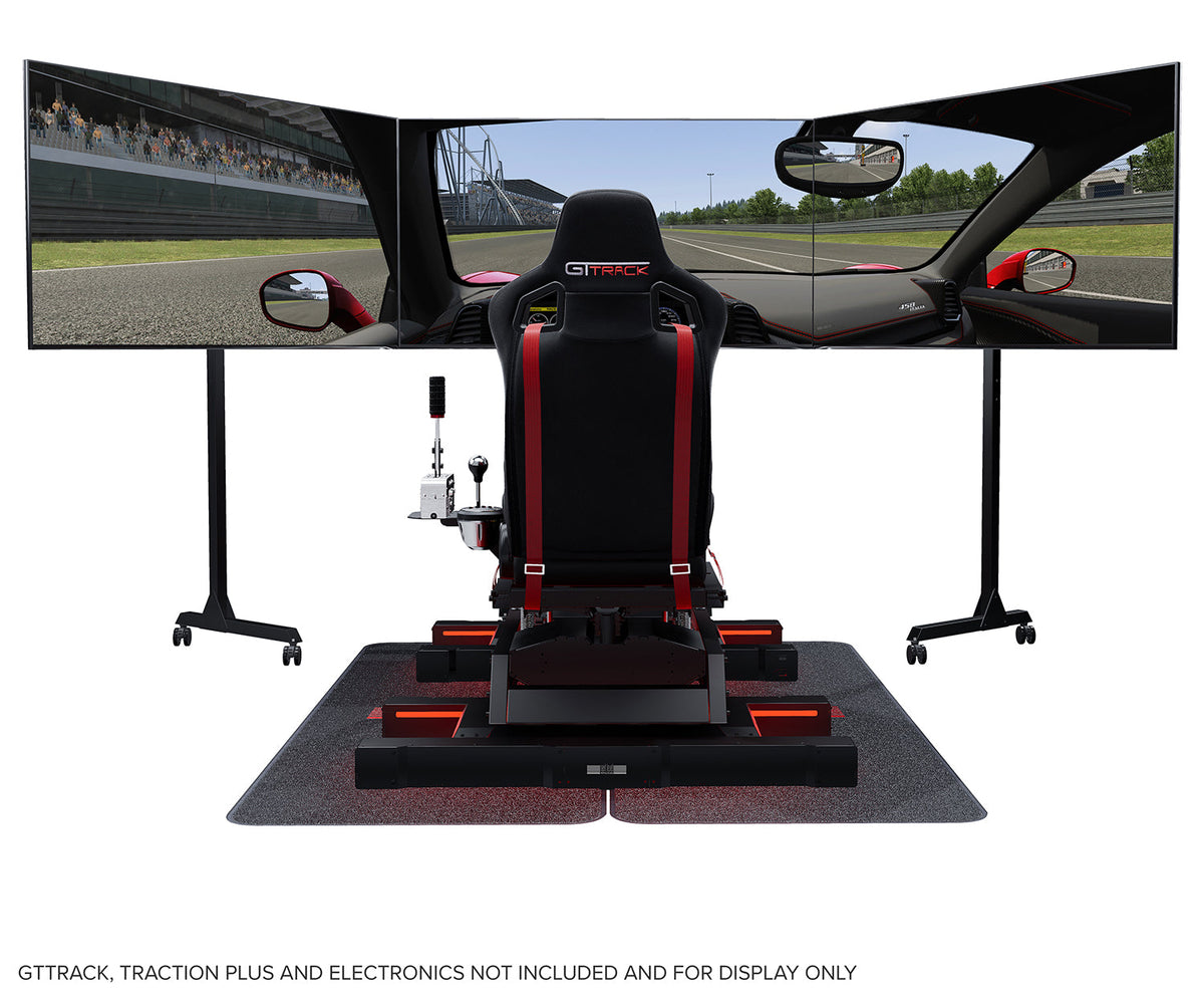 Next level racing nlr-a010 v sim racing postavitvi s tremi monitorji in kokpitom